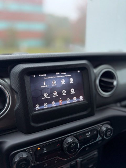 Used 2019 Jeep Wrangler Unlimited Sahara AWD/4WD image 13