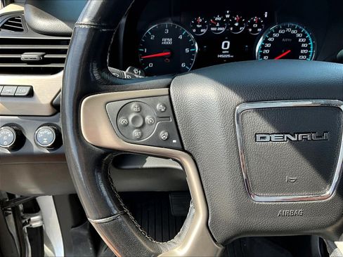 Used 2018 GMC Yukon XL Denali w/ Denali Ultimate Package AWD/4WD image 11