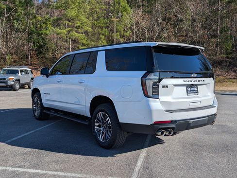 Used 2025 Chevrolet Suburban Z71 w/ Comfort Package image 7