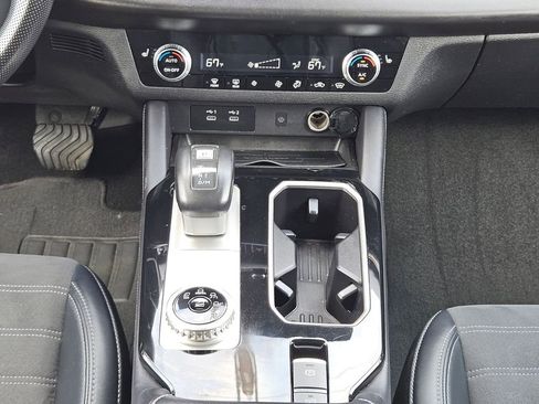 Used 2025 Mitsubishi Outlander SE image 21