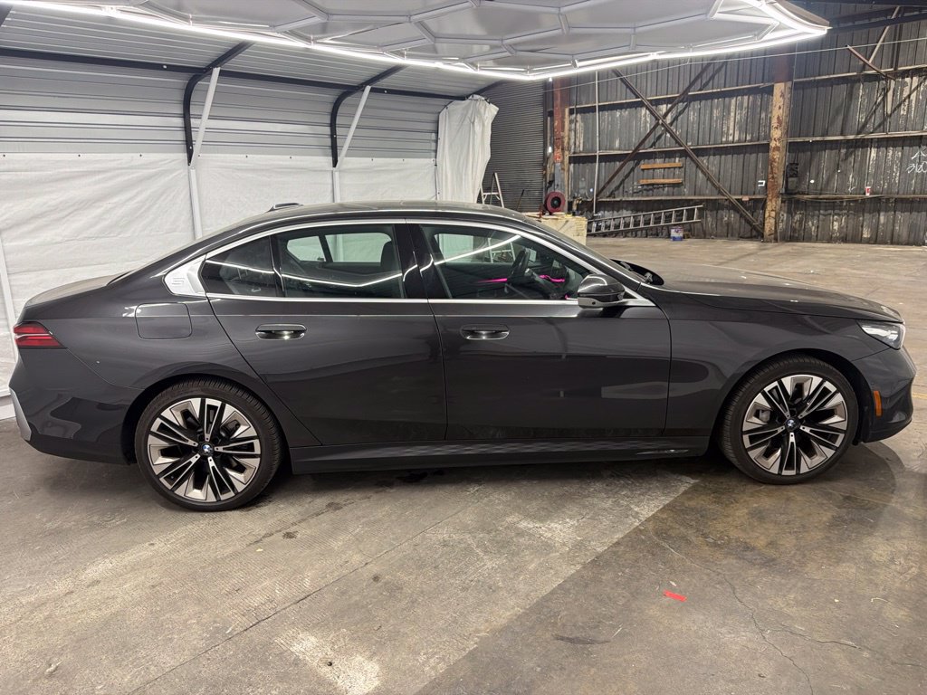 Used 2026 BMW i5 eDrive40 w/ Convenience Package RWD image 9