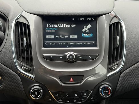 Used 2018 Chevrolet Cruze LT image 19