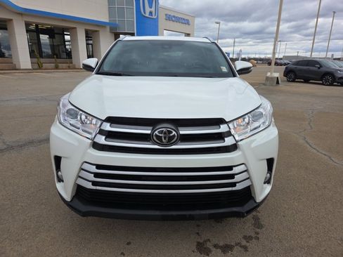 Used 2019 Toyota Highlander XLE image 2