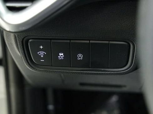 Used 2025 Kia Soul LX w/ LX Technology Package FWD image 24
