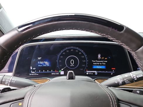 Certified 2024 Cadillac Escalade Premium Luxury Platinum w/ Heavy-Duty Trailer Package image 14