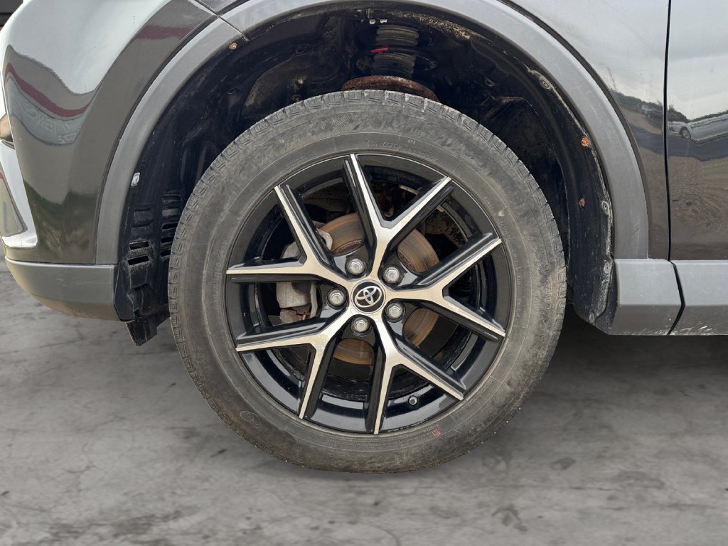 Used 2018 Toyota RAV4 SE AWD/4WD image 9