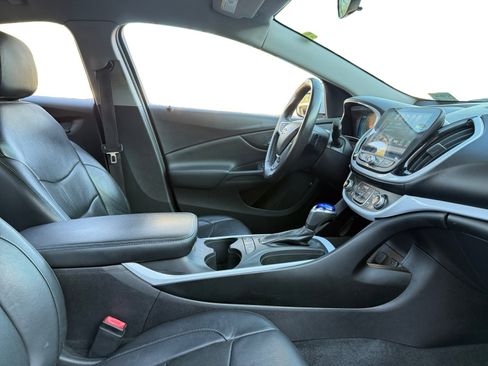 Used 2017 Chevrolet Volt LT w/ Comfort Package image 14
