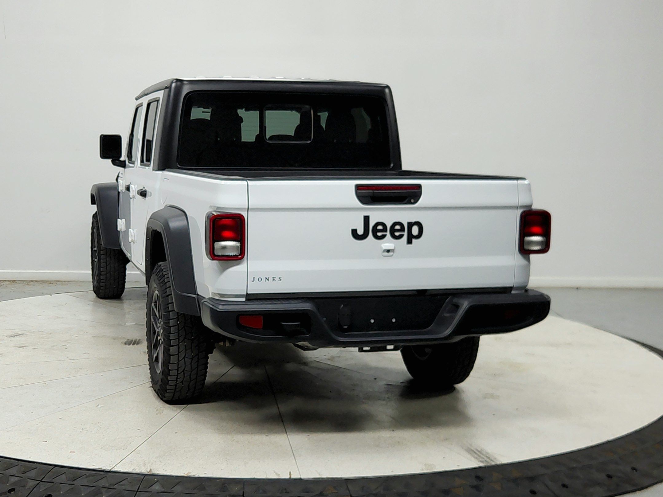 Used 2025 Jeep Gladiator Sport AWD/4WD image 7