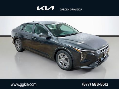 New 2025 Kia K4 LX image 1
