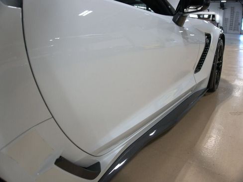 Used 2015 Chevrolet Corvette Z06 w/ 3LZ Preferred Equipment Group image 25