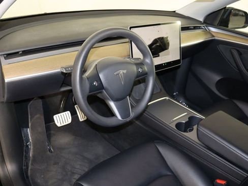 Used 2023 Tesla Model Y Performance image 19