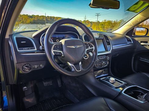 Used 2016 Chrysler 300 Limited image 13