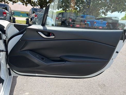 Used 2019 MAZDA MX-5 Miata Sport w/ I-ACTIVSENSE Sport Package RWD image 9