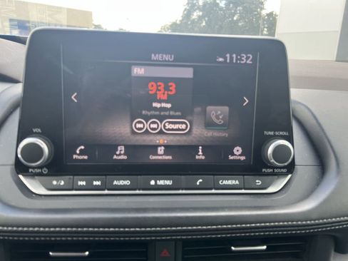 Used 2023 Nissan Rogue SV image 11