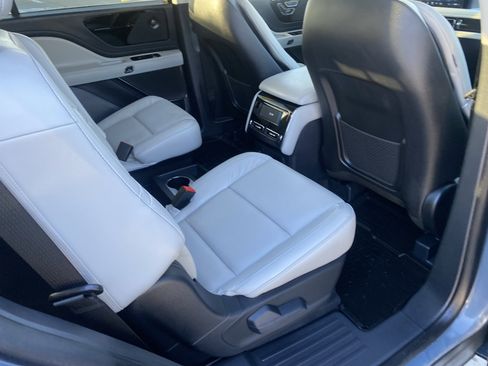 Used 2025 Lincoln Aviator Reserve w/ Illumination Package image 9