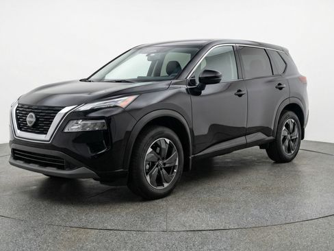 Used 2025 Nissan Rogue SV image 3