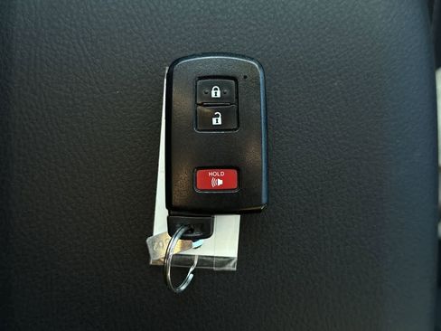 Used 2022 Toyota Tacoma TRD Off-Road image 23