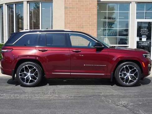 Used 2024 Jeep Grand Cherokee Summit AWD/4WD image 6