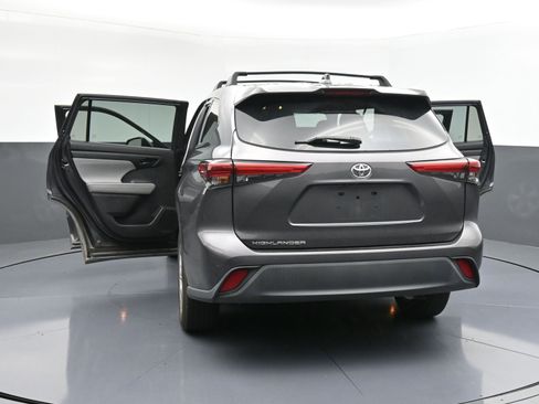 Used 2021 Toyota Highlander L image 39