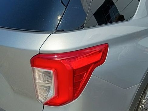 Used 2023 Ford Explorer XLT w/ Equipment Group 202A AWD/4WD image 5