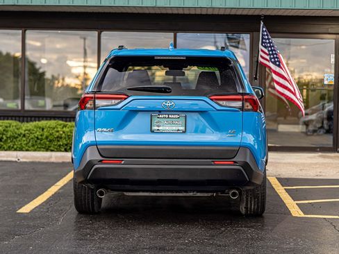 Used 2019 Toyota RAV4 LE w/ All Weather Liner Package AWD/4WD image 11