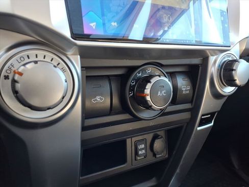 Used 2018 Toyota 4Runner SR5 Premium image 25