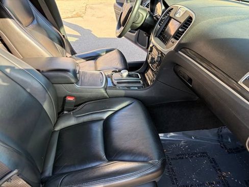 Used 2021 Chrysler 300 Touring L RWD image 39