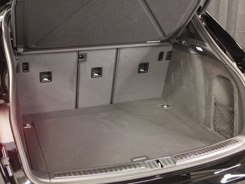 New 2026 Porsche Macan image 17