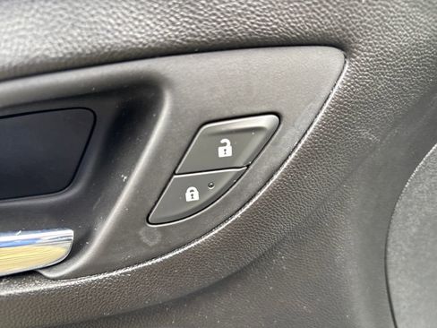 Used 2020 Chevrolet Equinox LS image 9