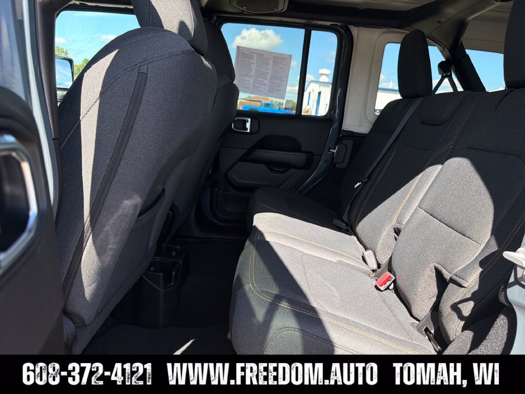Used 2026 Jeep Wrangler Unlimited Sahara AWD/4WD image 27