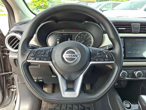Used 2021 Nissan Versa SV FWD image 19