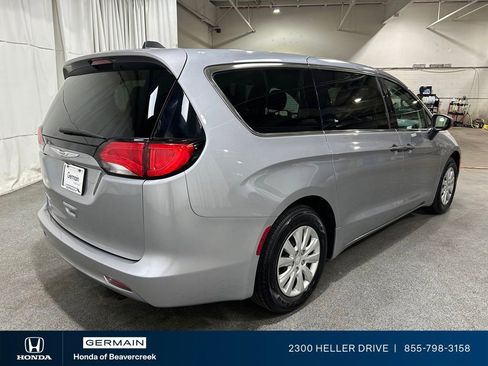 Used 2021 Chrysler Voyager L FWD image 8