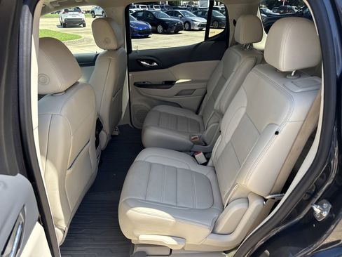 Used 2022 GMC Acadia Denali w/ Denali Technology Package image 14