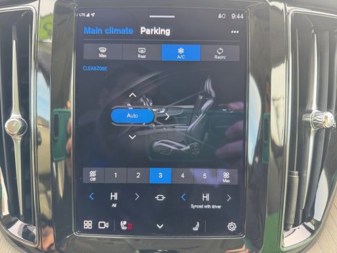 Used 2023 Volvo XC60 B5 Plus w/ Protection Package Premier image 18