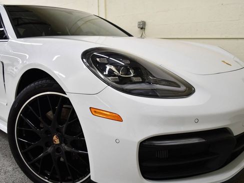 Used 2021 Porsche Panamera RWD image 30