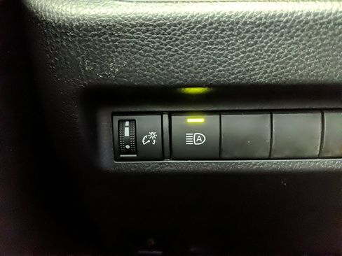 Used 2021 Toyota RAV4 XLE w/ Convenience Package image 25