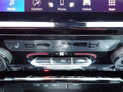 New 2025 Jeep Grand Cherokee Limited w/ Black Appearance Package image 18