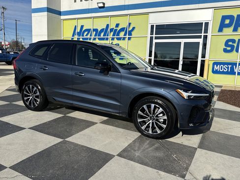 Used 2025 Volvo XC60 B5 Plus image 2