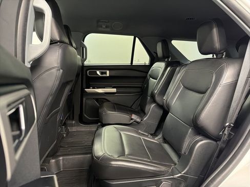 Used 2023 Ford Explorer XLT w/ Equipment Group 202A AWD/4WD image 33