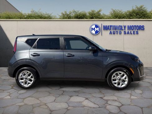 Used 2023 Kia Soul S image 2
