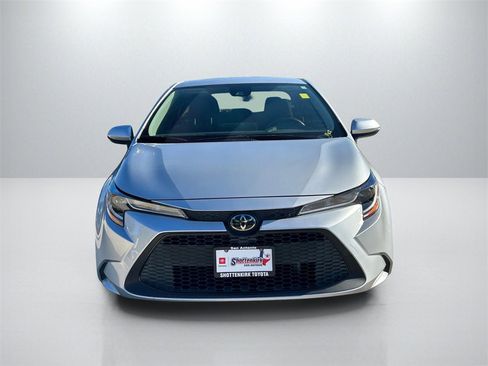 Used 2022 Toyota Corolla LE image 2