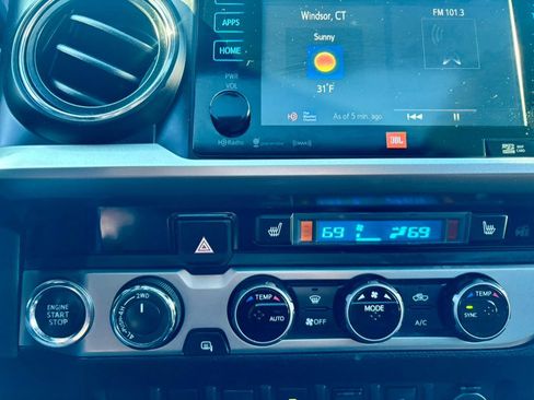 Used 2017 Toyota Tacoma Limited image 21