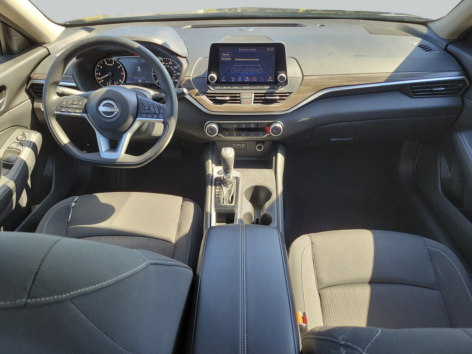 Used 2025 Nissan Altima 2.5 SV FWD image 10