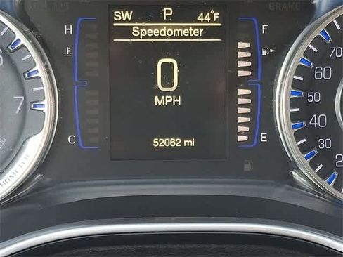 Used 2016 Chrysler 200 Limited image 18