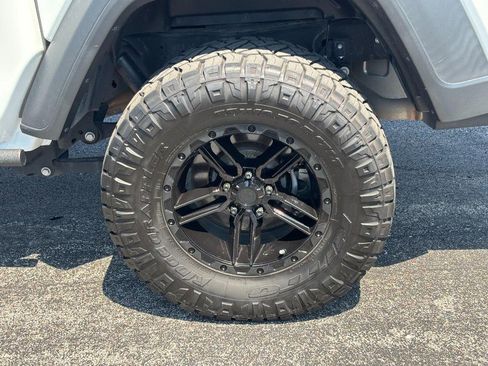 Used 2020 Jeep Gladiator Sport w/ Quick Order Package 24S image 7