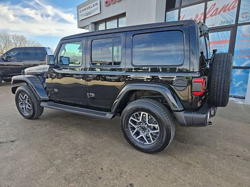 New 2026 Jeep Wrangler Unlimited Sahara AWD/4WD image 5