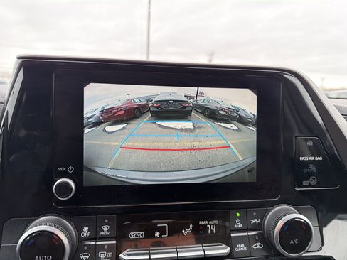 Used 2023 Toyota Highlander L image 17