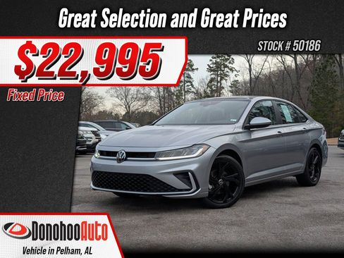 Used 2025 Volkswagen Jetta SE w/ Sunroof Package image 1