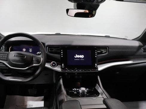 Certified 2025 Jeep Wagoneer 4WD w/ Convenience Group I image 16
