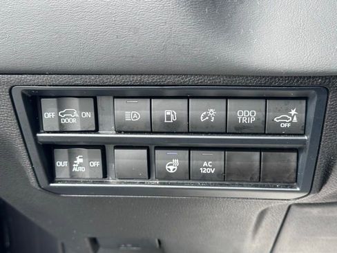 Used 2024 Toyota Sequoia Platinum image 19